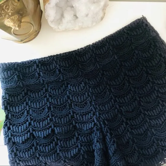 ANN TAYLOR LOFT Navy Blue Crochet Lace Scallop Hem Riviera Casual Dress Shorts 2