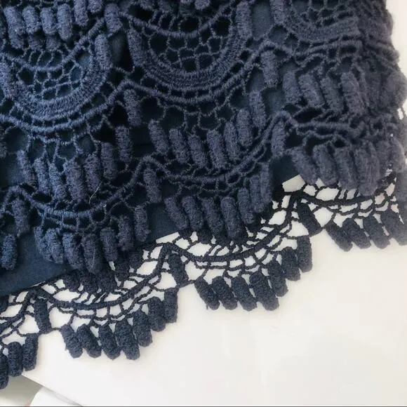 ANN TAYLOR LOFT Navy Blue Crochet Lace Scallop Hem Riviera Casual Dress Shorts 2