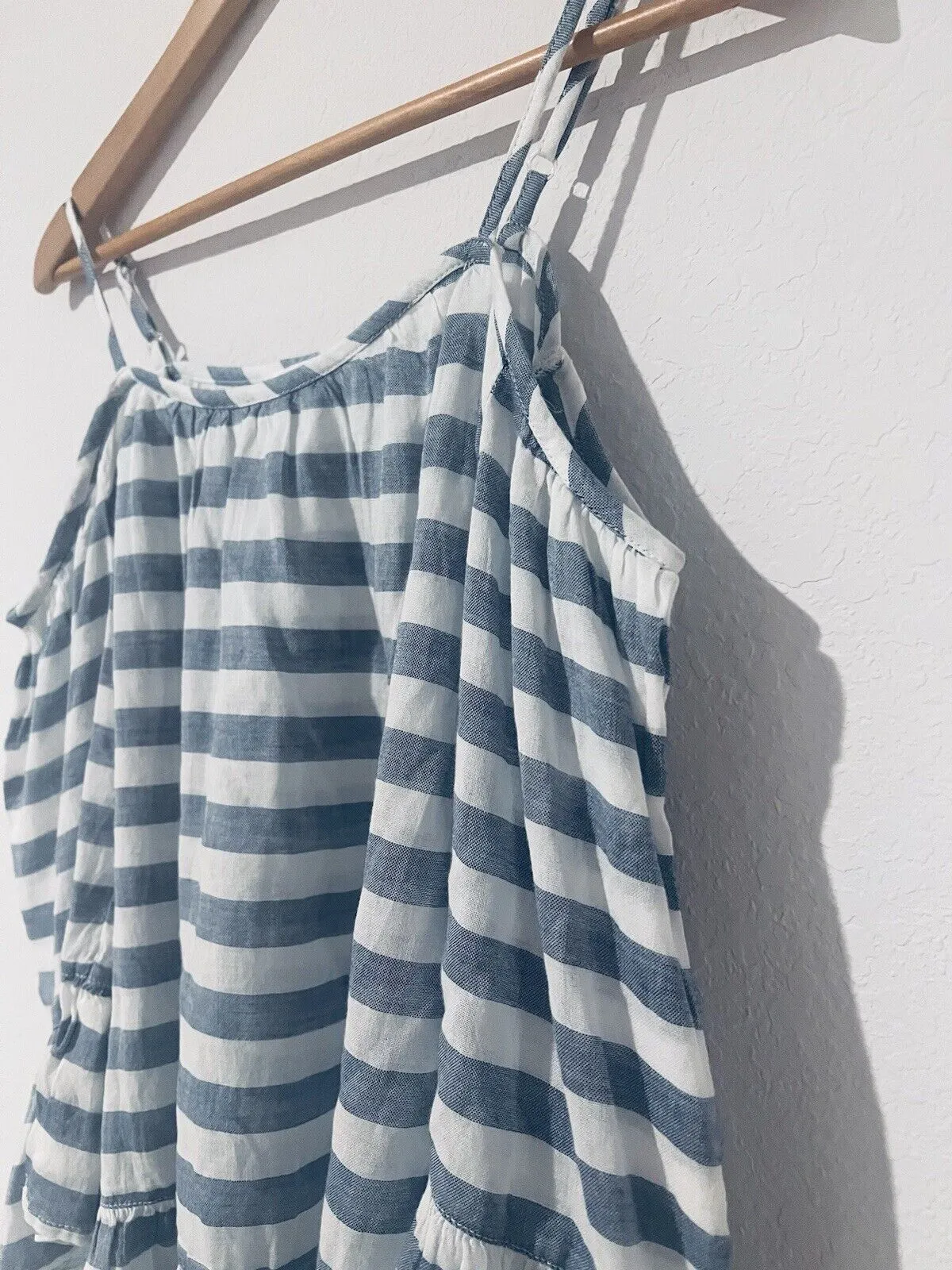 BeachLunchLounge Lexi Cold Shoulder Top Sz XS Lightweight Striped Blouse