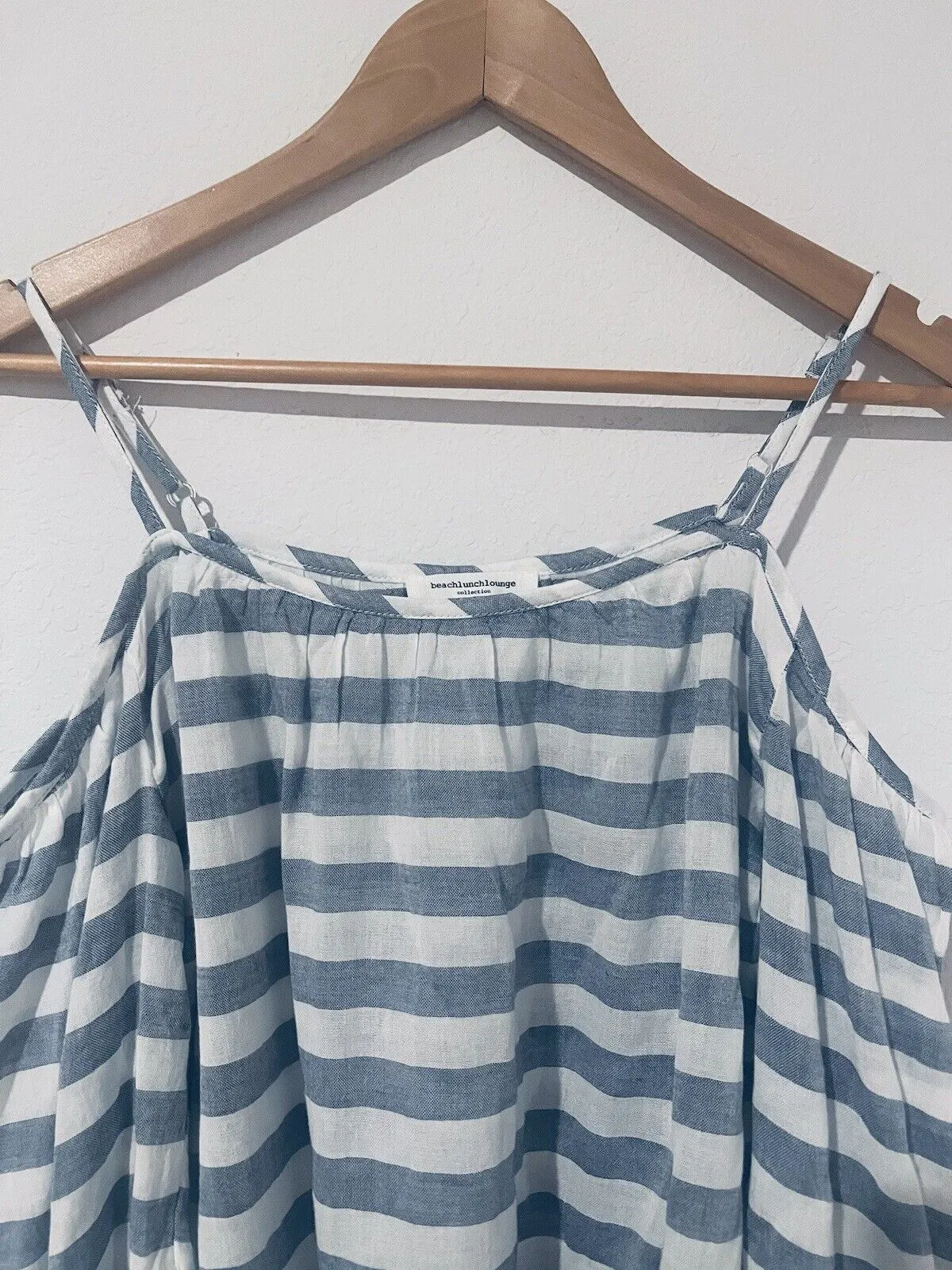 BeachLunchLounge Lexi Cold Shoulder Top Sz XS Lightweight Striped Blouse