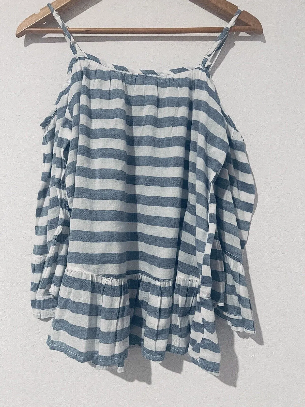 BeachLunchLounge Lexi Cold Shoulder Top Sz XS Lightweight Striped Blouse