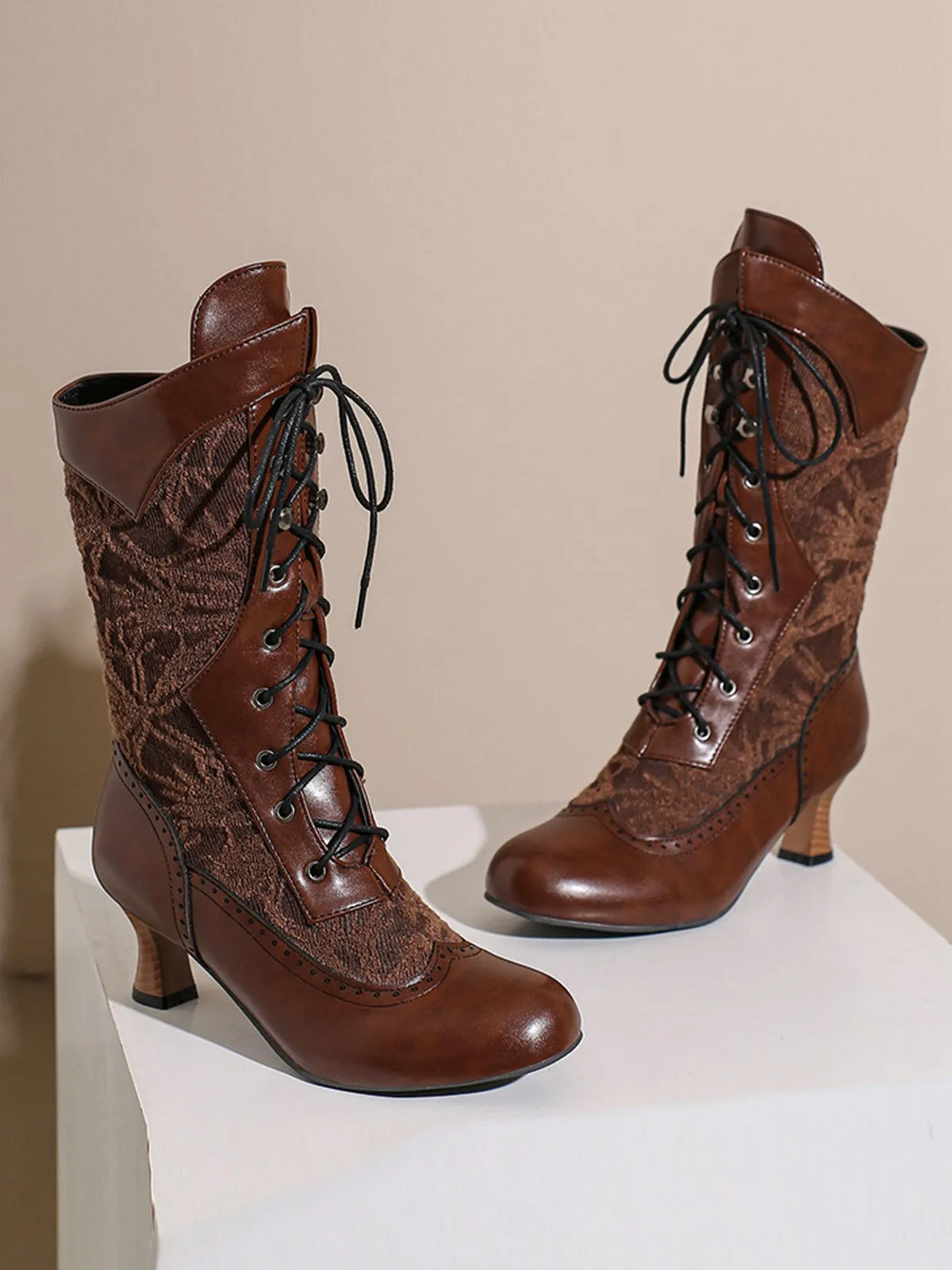 Bottes hautes à lacets en patchwork de dentelle