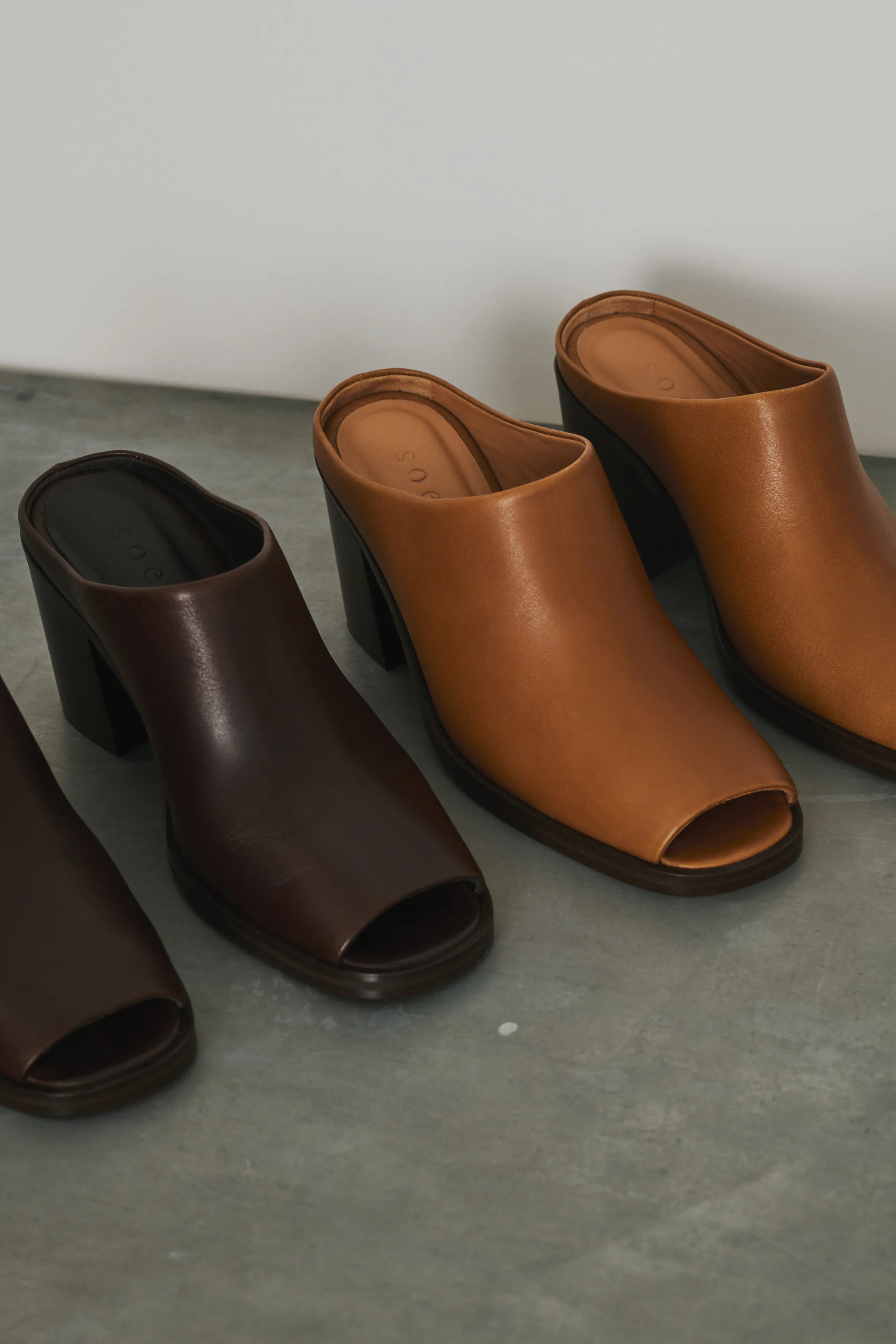 BROWN DOWN MULES