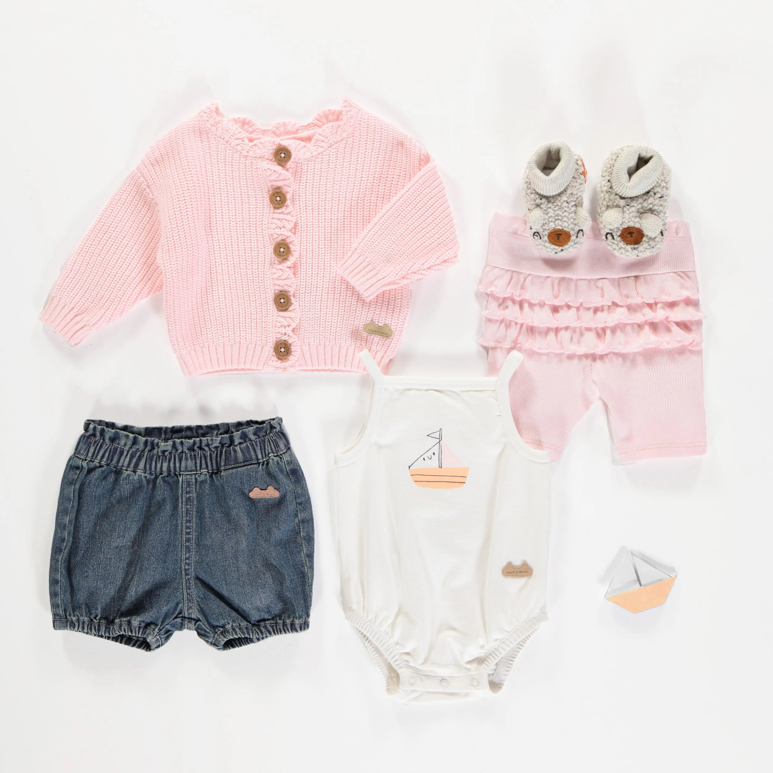 Cache-couche à bretelles minces blanc avec illustration de voilier en jersey, naissance || White thin straps bodysuit with sailboat illustration in jersey, newborn