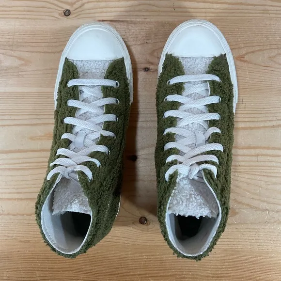 Chuck Taylor All Star Sherpa EVA Platform High GS Kids 5 Women’s 6.5 Moss Green