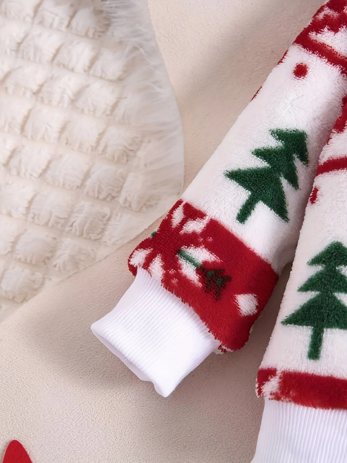 Cozy & Cute Kids' Christmas Flannel Outfit Set - Soft, Thick Pullover with Festive Prints for Boys & Girls, Perfect for Fall/Winter