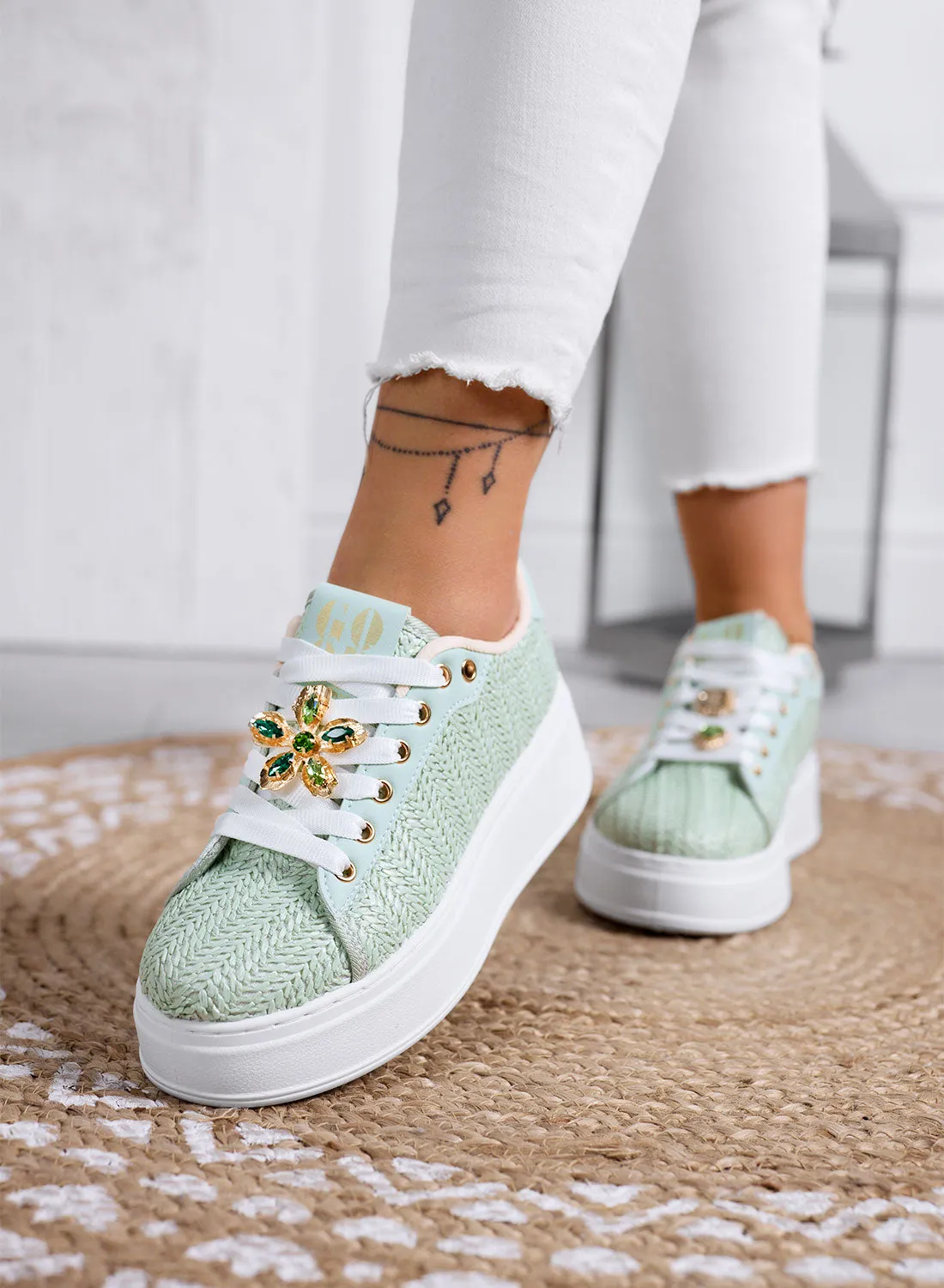 MARISA - Sneakers verde menta platform  con applicazione gioiello