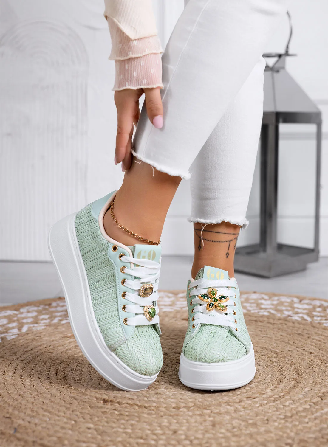 MARISA - Sneakers verde menta platform  con applicazione gioiello