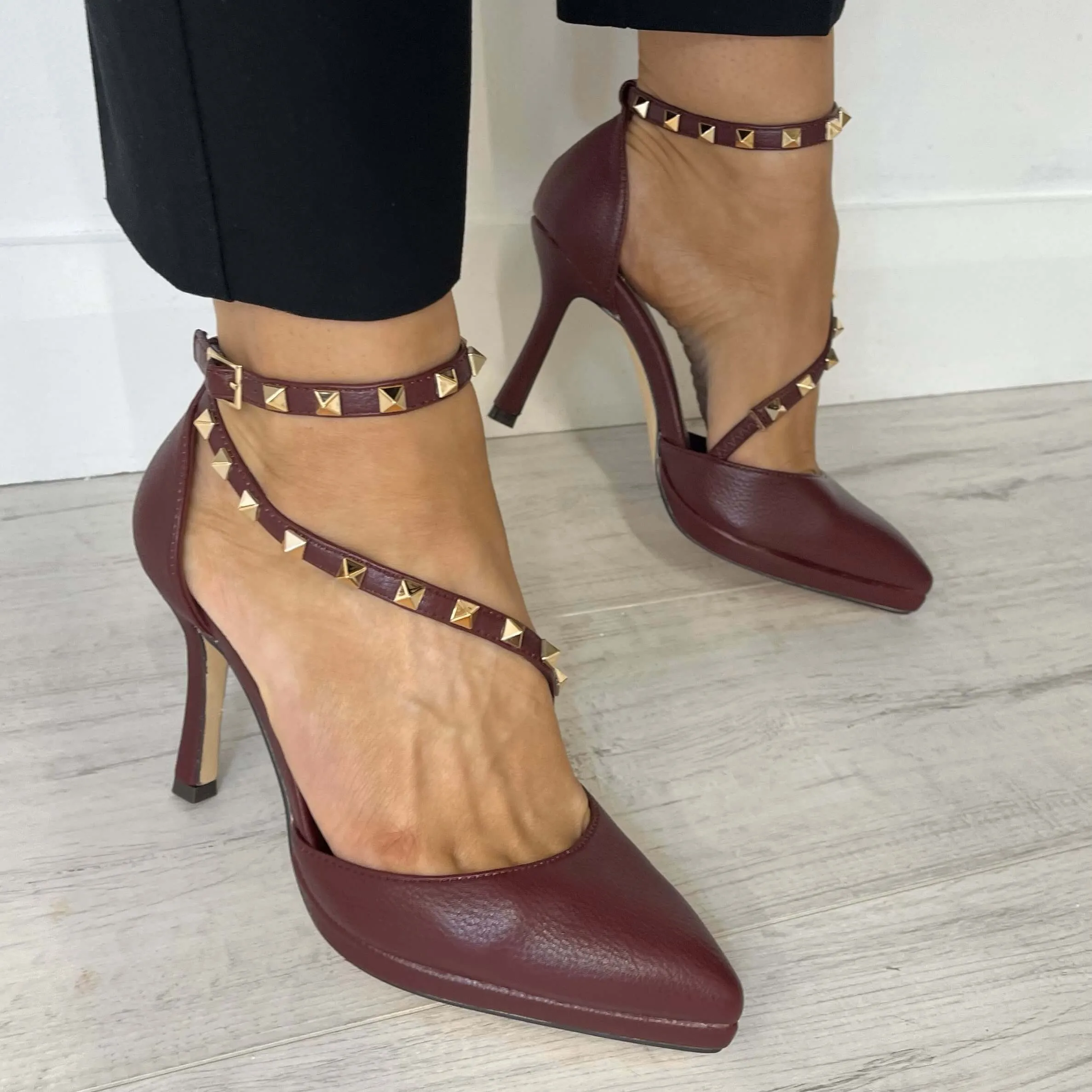 Menbur Burgundy Studded Crossover Strap Shoes