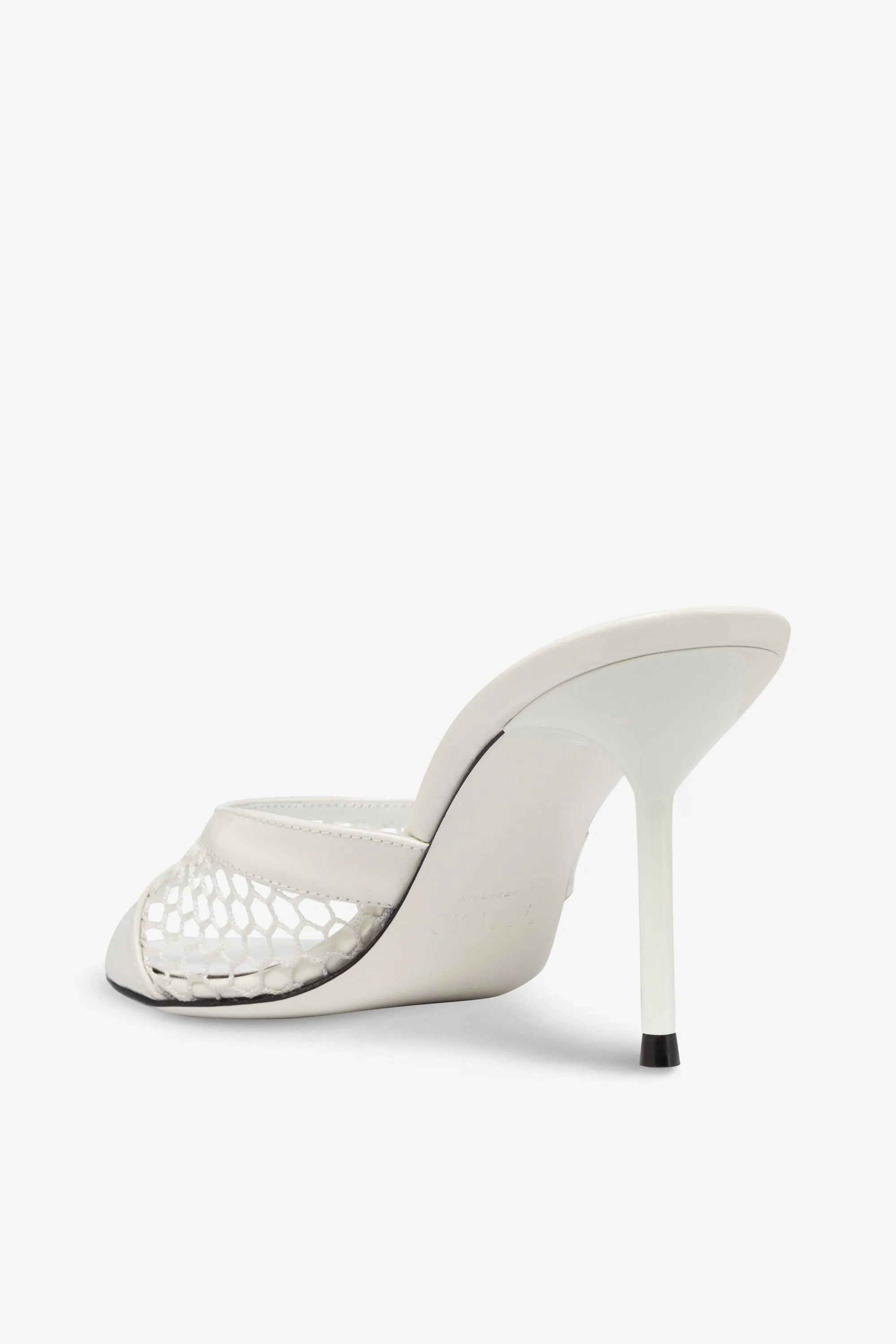 Mules in white mesh and patent leather
