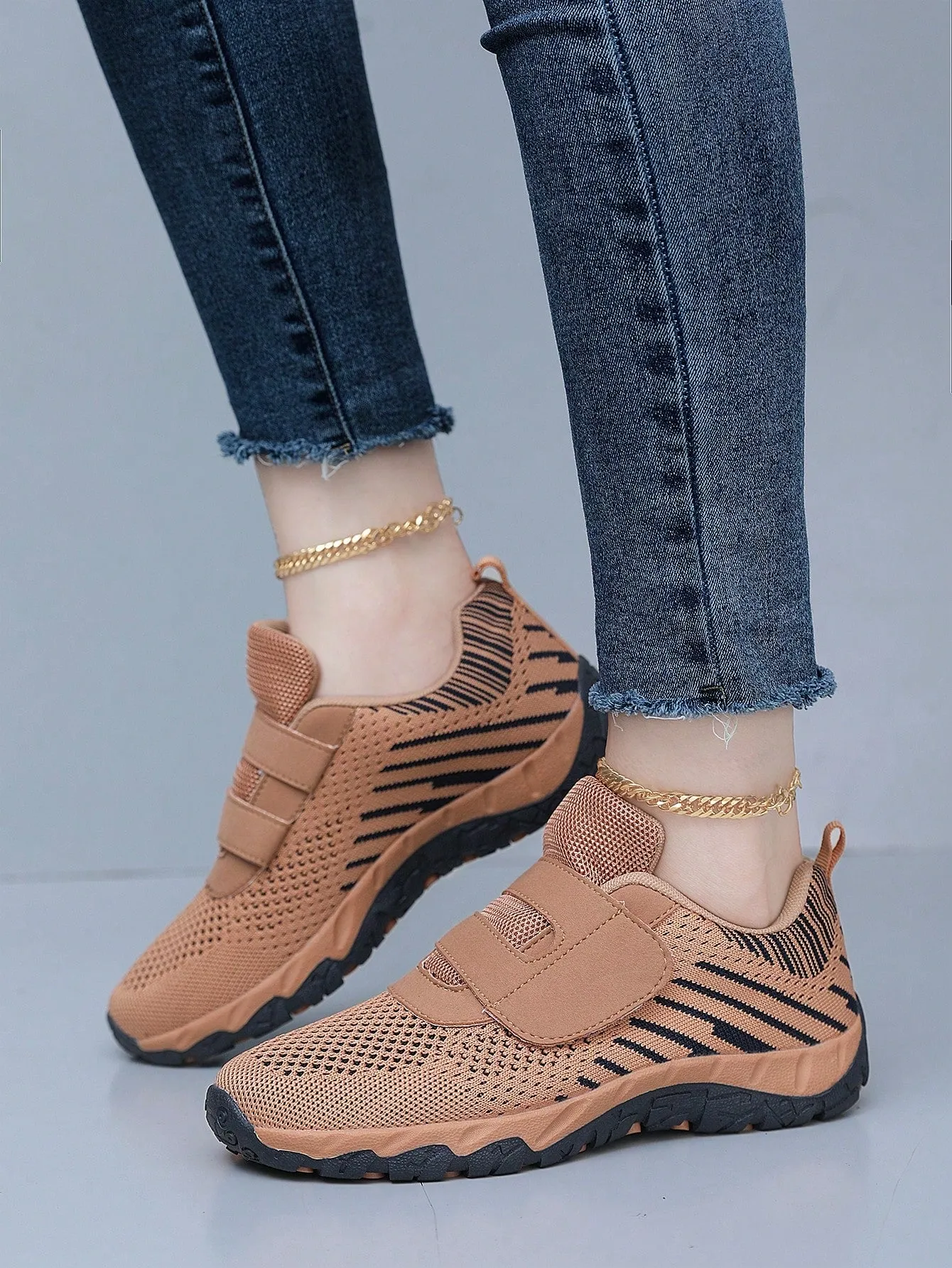 New Arrival Gray Sports Shoes For Women, All Seasons, Slip-Resistant And Breathable