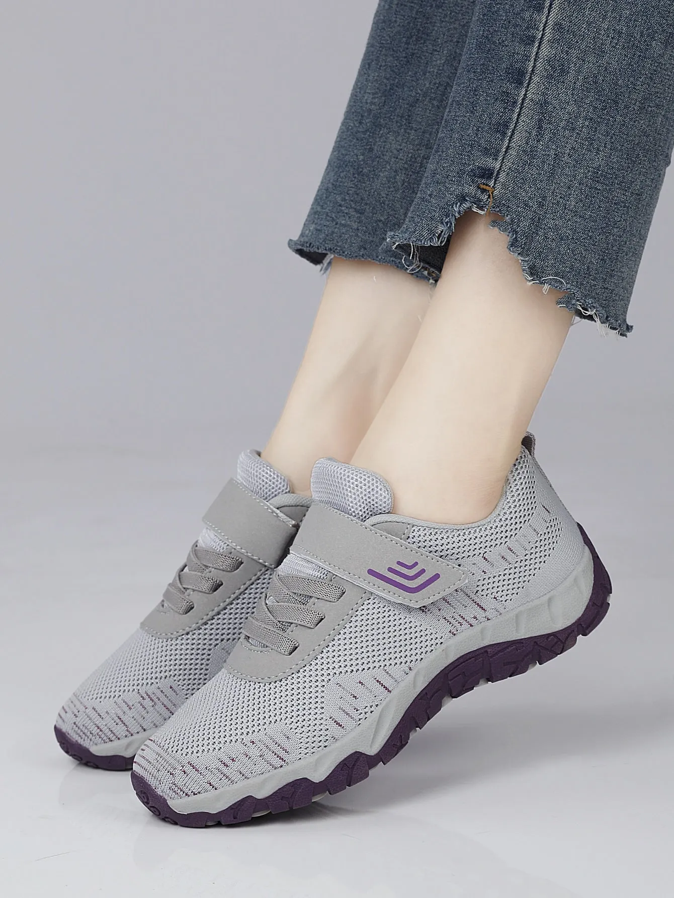 New Arrival Gray Sports Shoes For Women, All Seasons, Slip-Resistant And Breathable