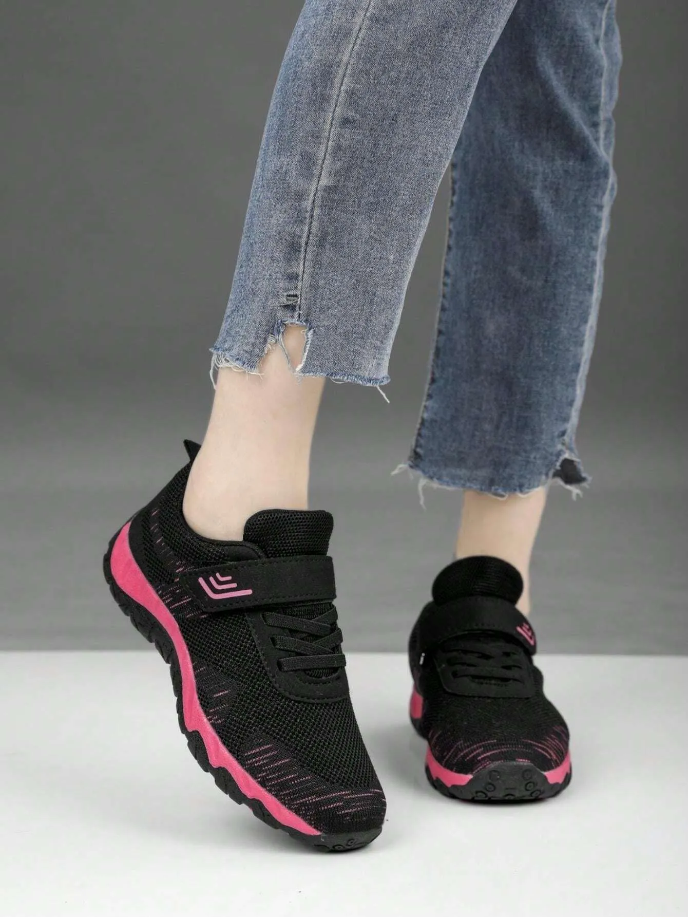 New Arrival Gray Sports Shoes For Women, All Seasons, Slip-Resistant And Breathable