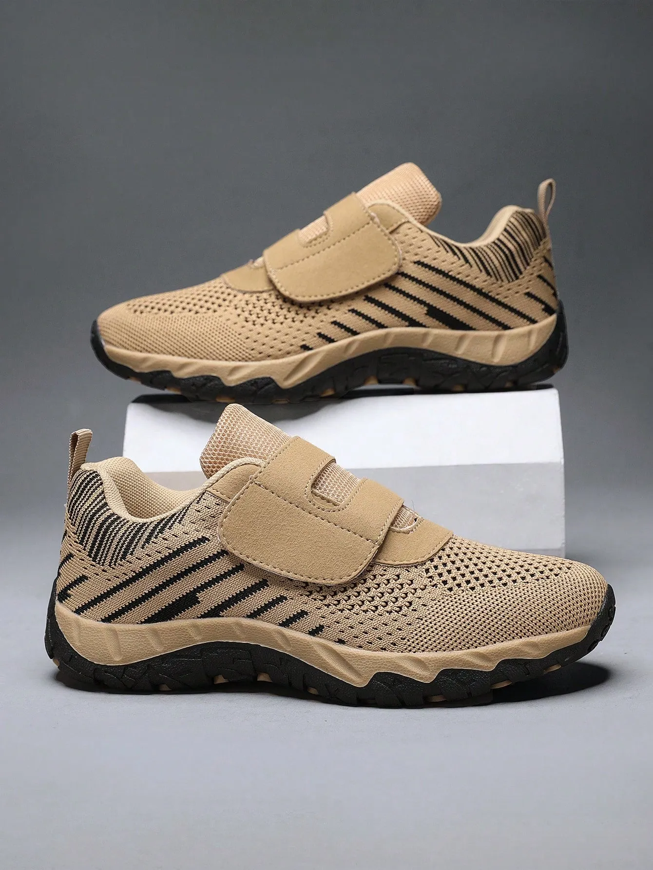 New Arrival Gray Sports Shoes For Women, All Seasons, Slip-Resistant And Breathable