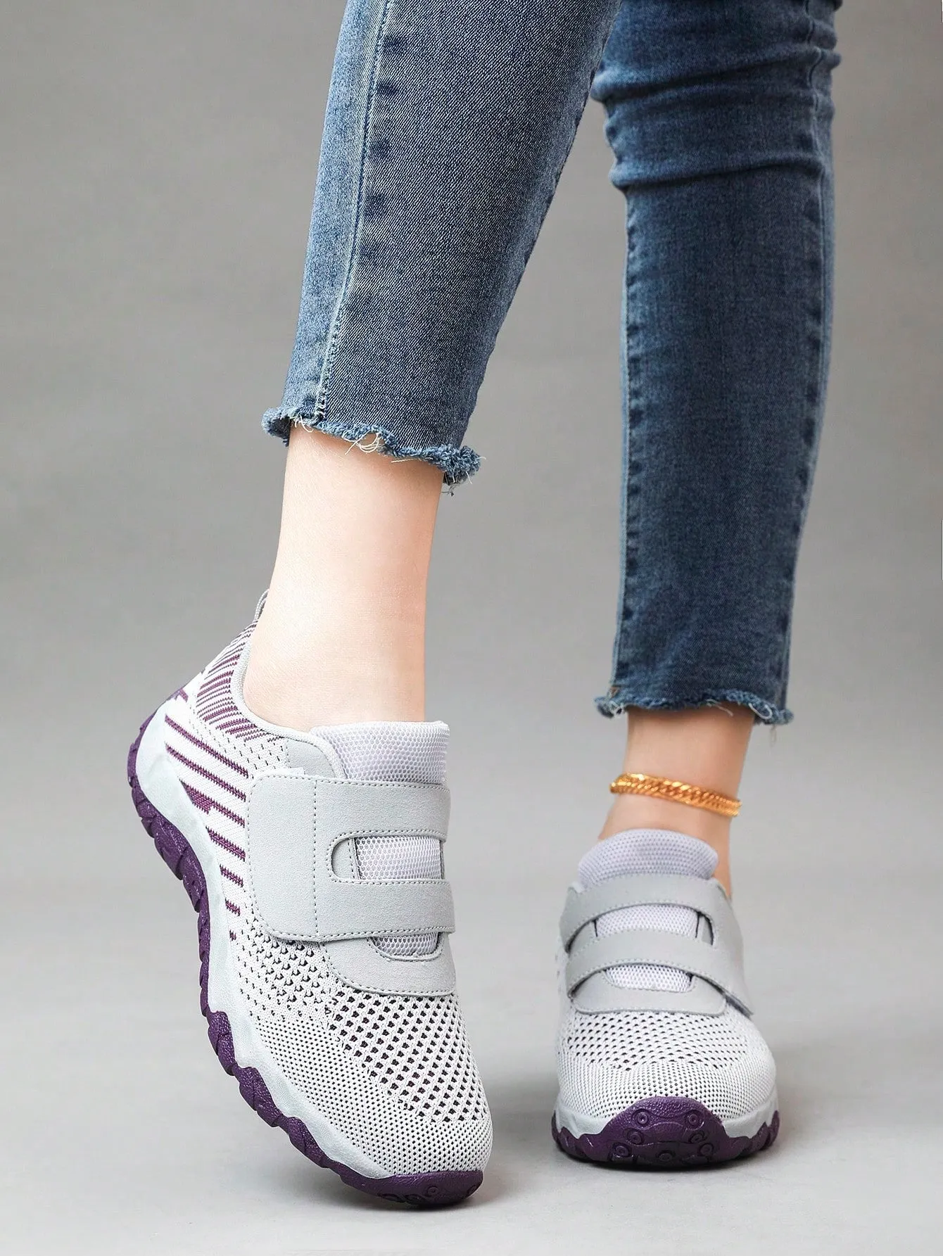 New Arrival Gray Sports Shoes For Women, All Seasons, Slip-Resistant And Breathable