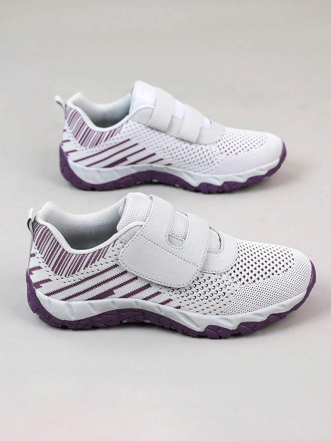 New Arrival Gray Sports Shoes For Women, All Seasons, Slip-Resistant And Breathable