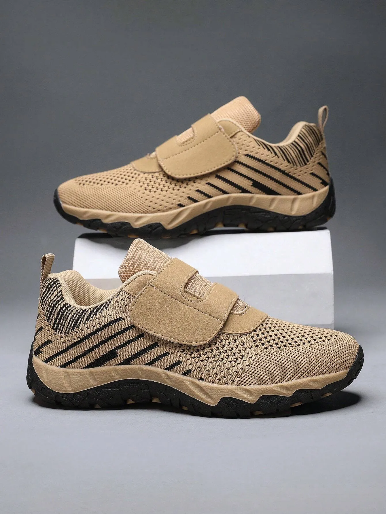 New Arrival Gray Sports Shoes For Women, All Seasons, Slip-Resistant And Breathable