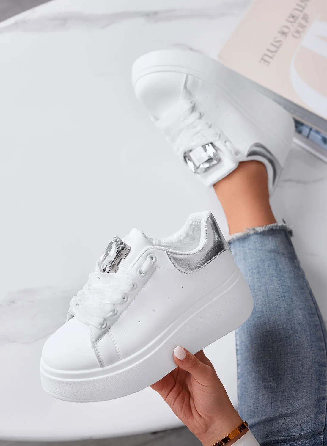 OLIVIA - Sneakers Platform Bianche con Dettaglio Gioiello
