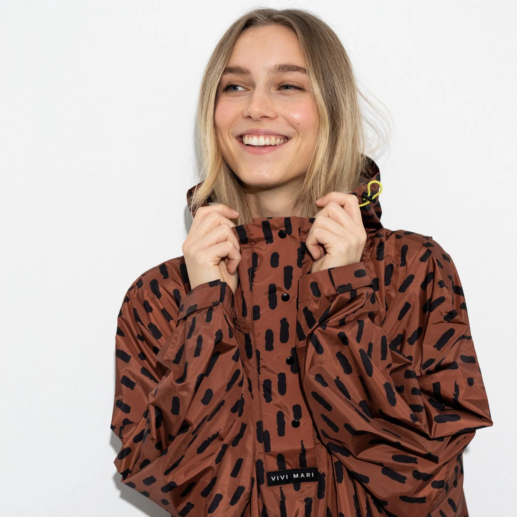 Raincoat drops rust/black