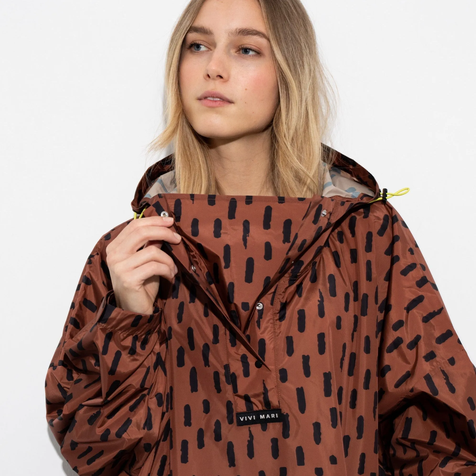 Raincoat drops rust/black