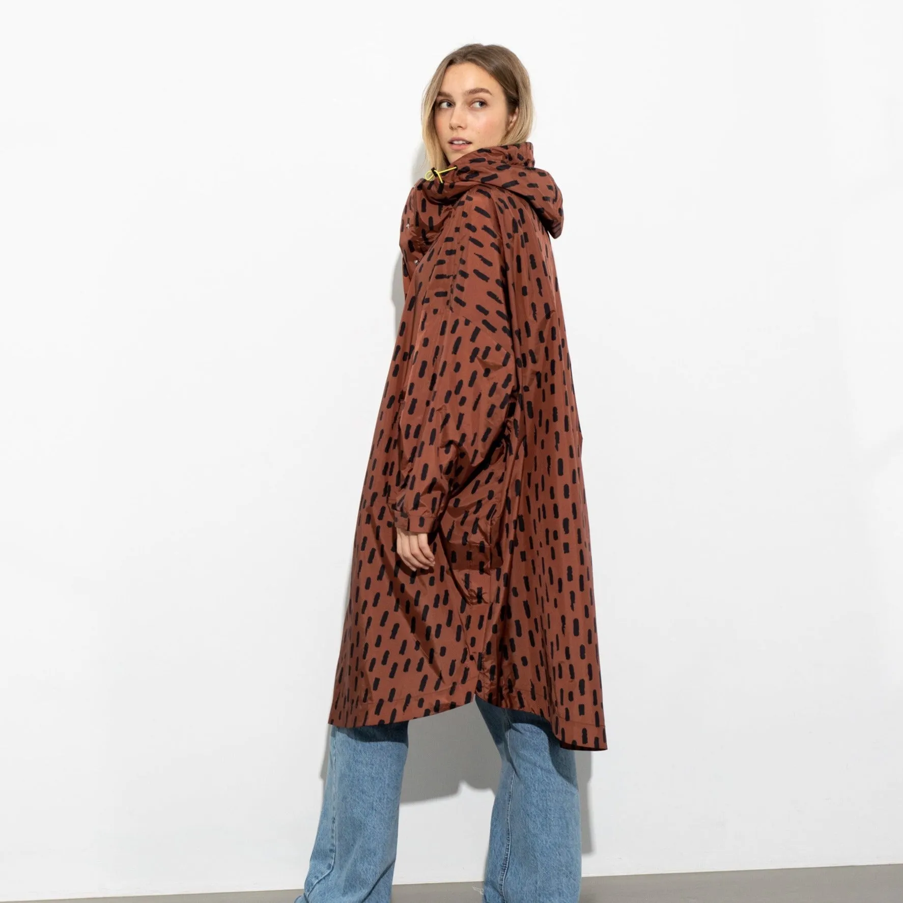 Raincoat drops rust/black
