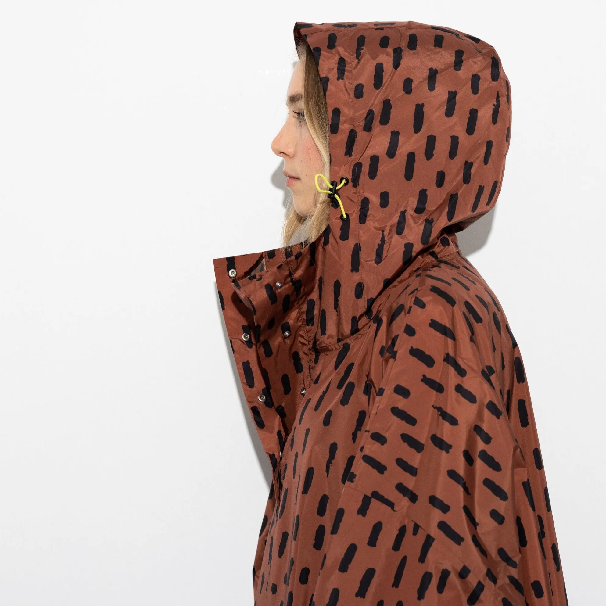 Raincoat drops rust/black