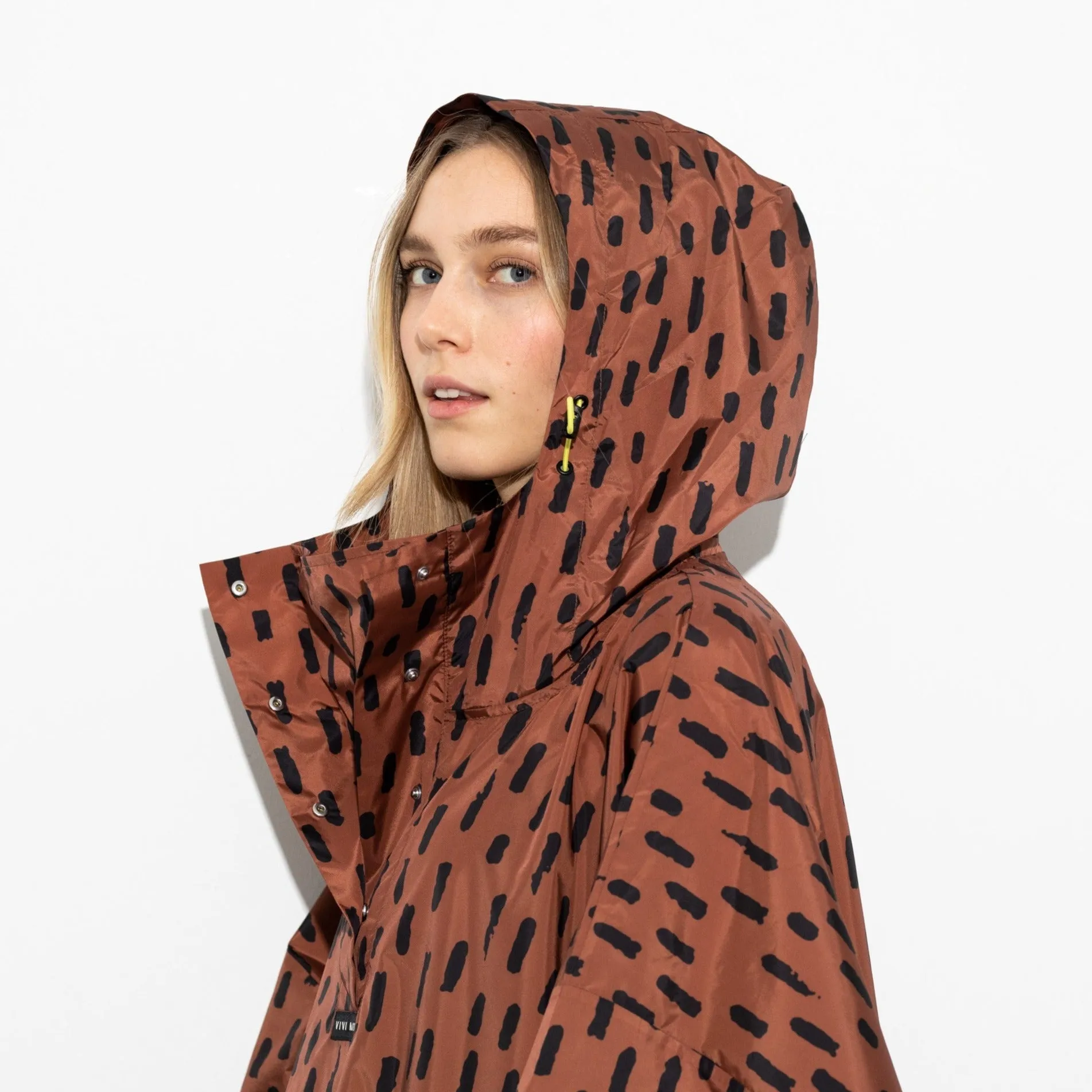 Raincoat drops rust/black