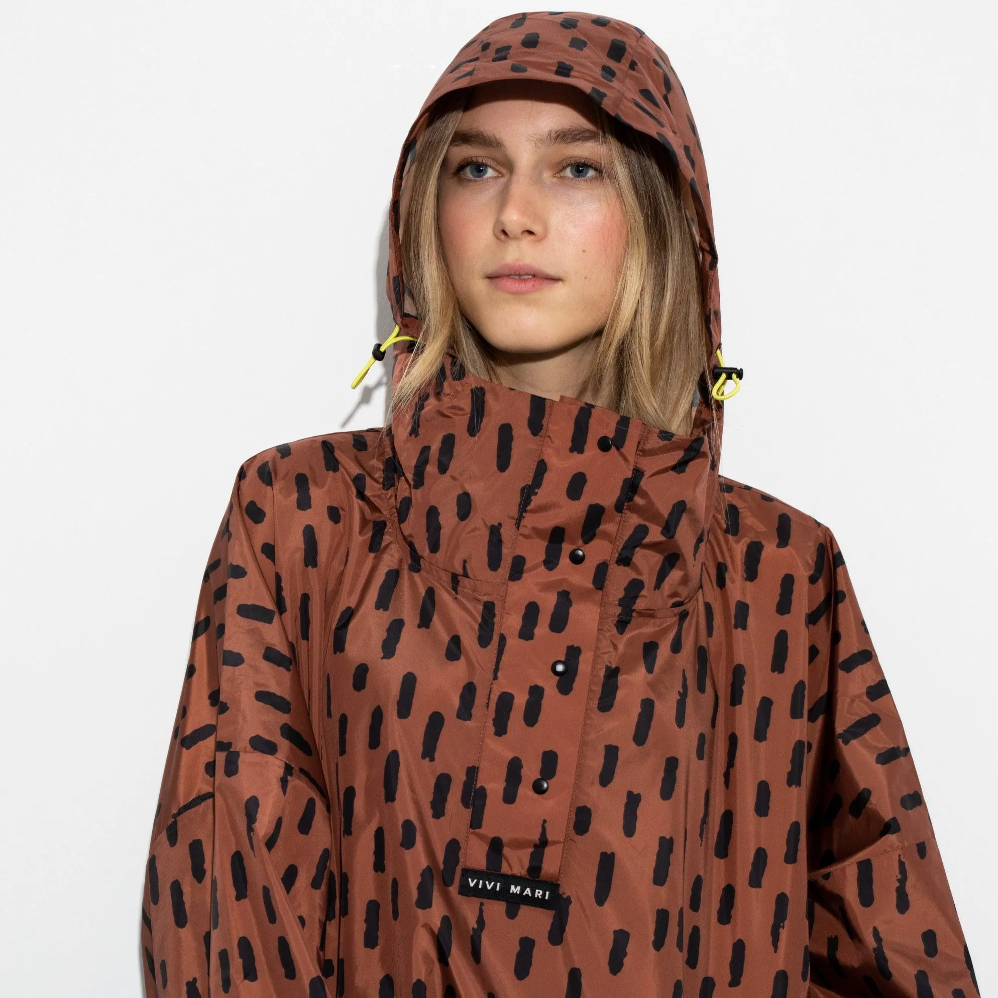 Raincoat drops rust/black