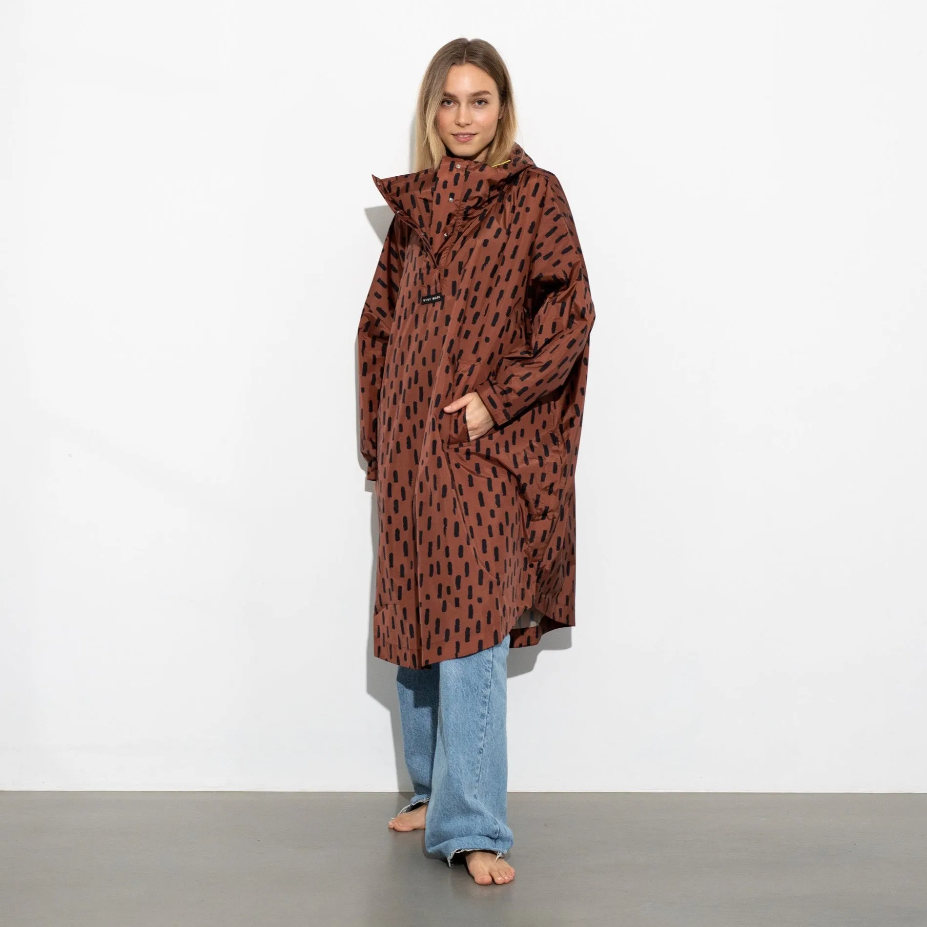 Raincoat drops rust/black