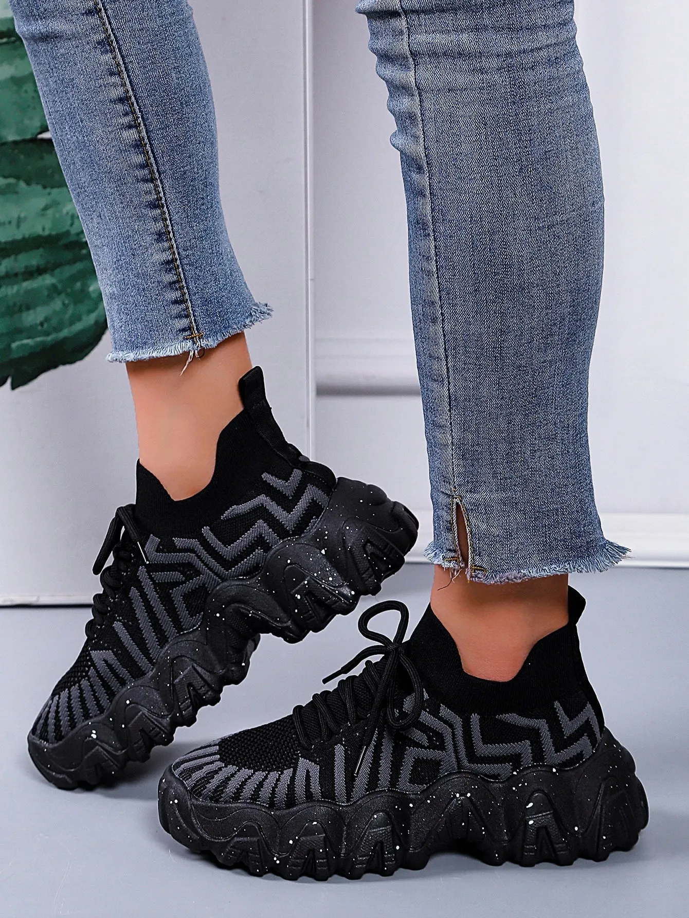 Striped Pattern Lace-up Front Chunky Sneakers- FD ⚡