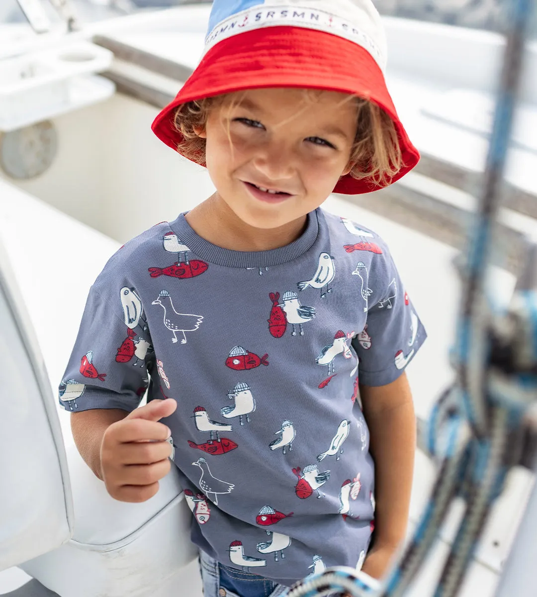 T-shirt bleu à motifs, enfant || Blue T-shirt with all over print, child