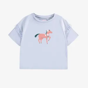 T-shirt bleu pâle avec volant et illustration, enfant || Pale blue T-shirt with ruffles and illustration, child