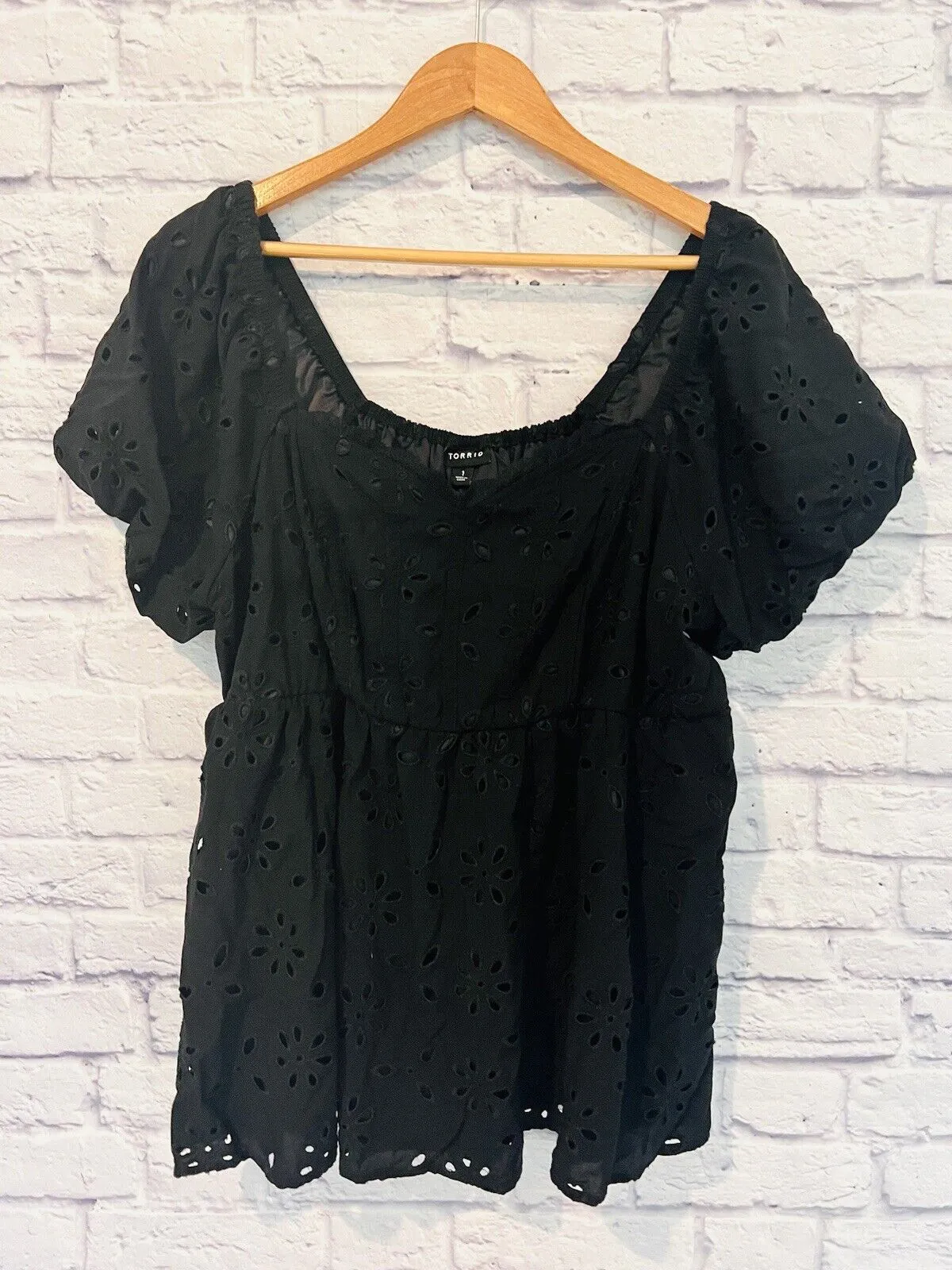 TORRID Womens Babydoll Top Sz 1 Eyelet Detail Black Challis Boho Blouse