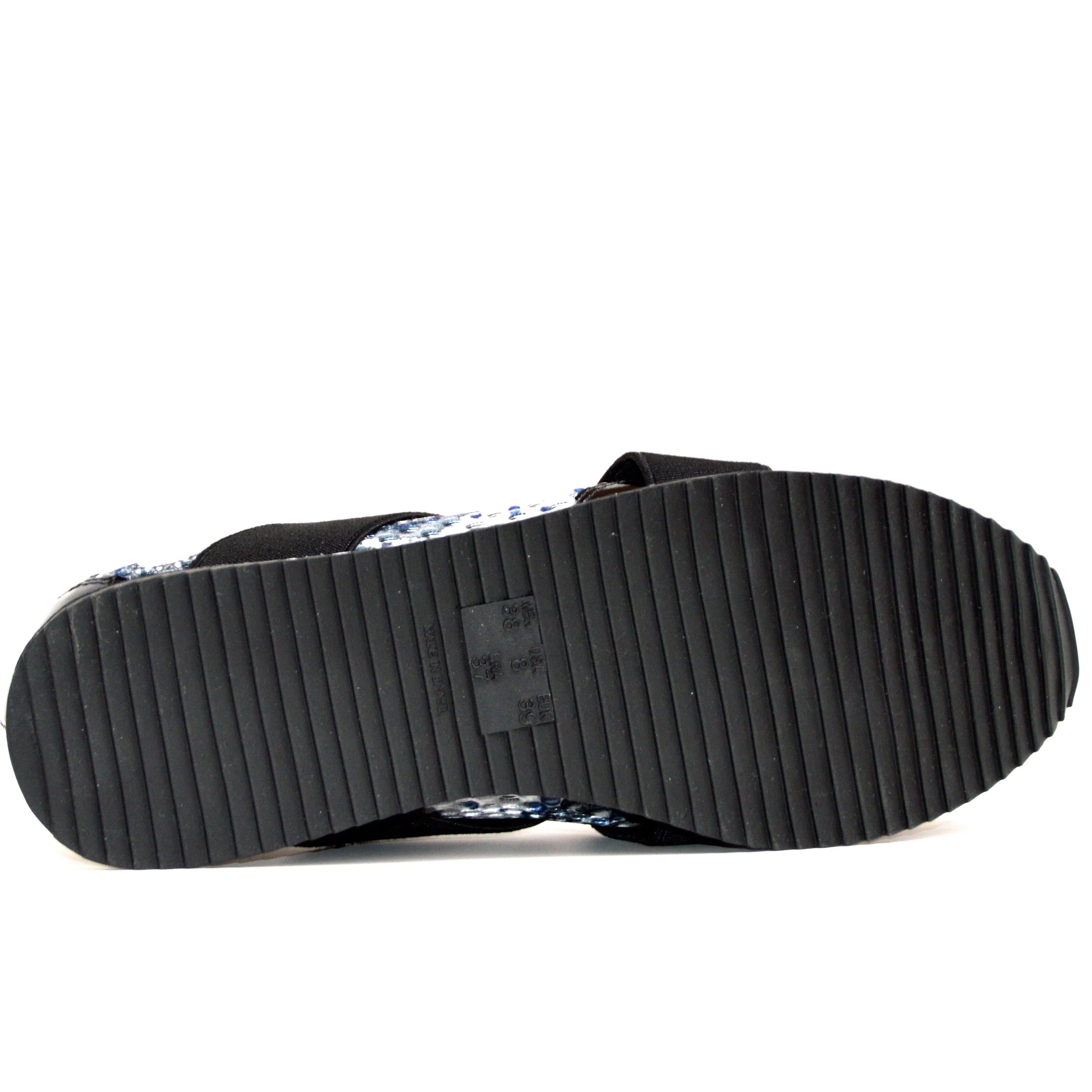 TUCK WALKING SHOE - PATENT BLACK / BLUE MESH